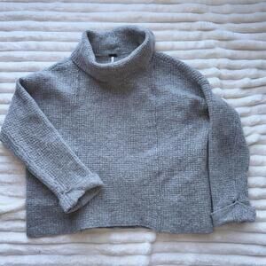 Free People Women's Waffle Wool Oversized Medium‎ Crop Sweater Gray Turtleneck